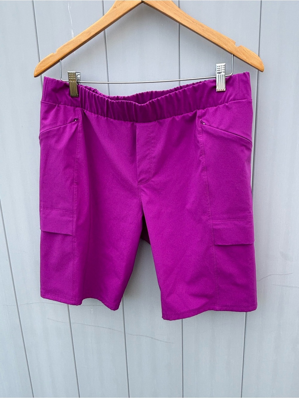 Eddie Bauer Incline Utility Shorts, Women's Size 12, Fuschia